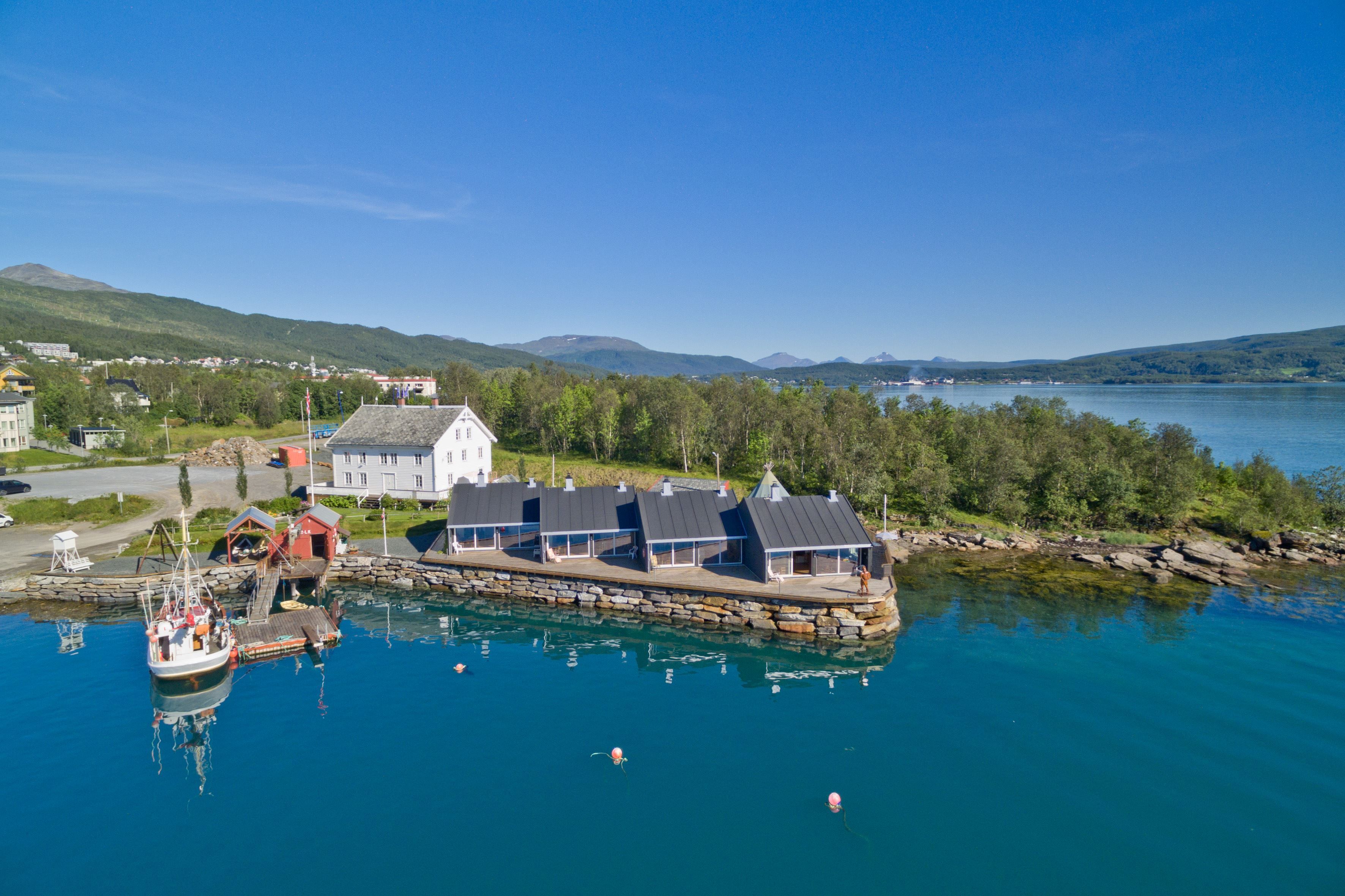 bird's eye view of the hotel