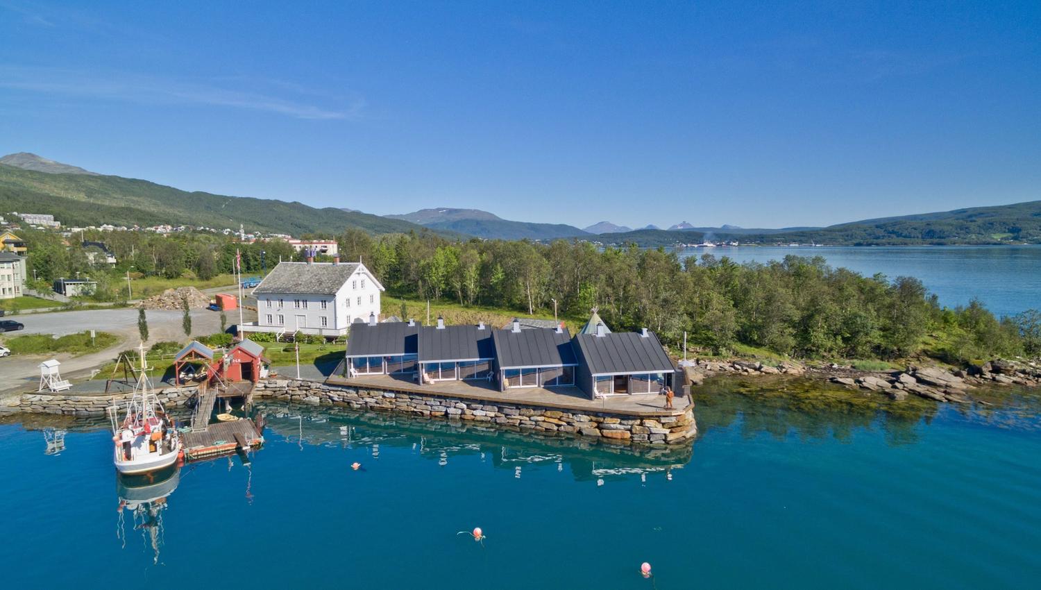 bird's eye view of the hotel