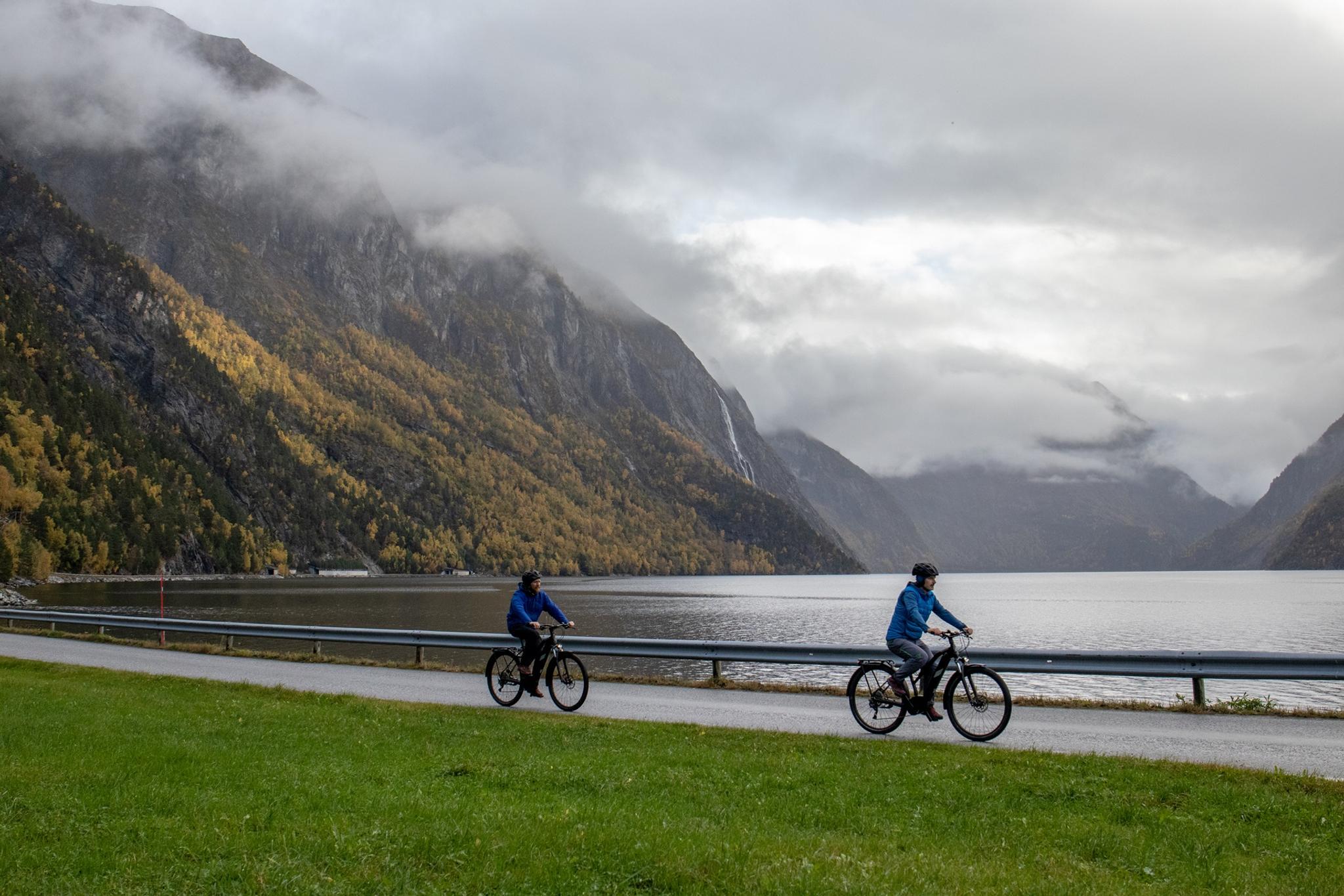 Guided bike and hike with Uteguiden in Valldal