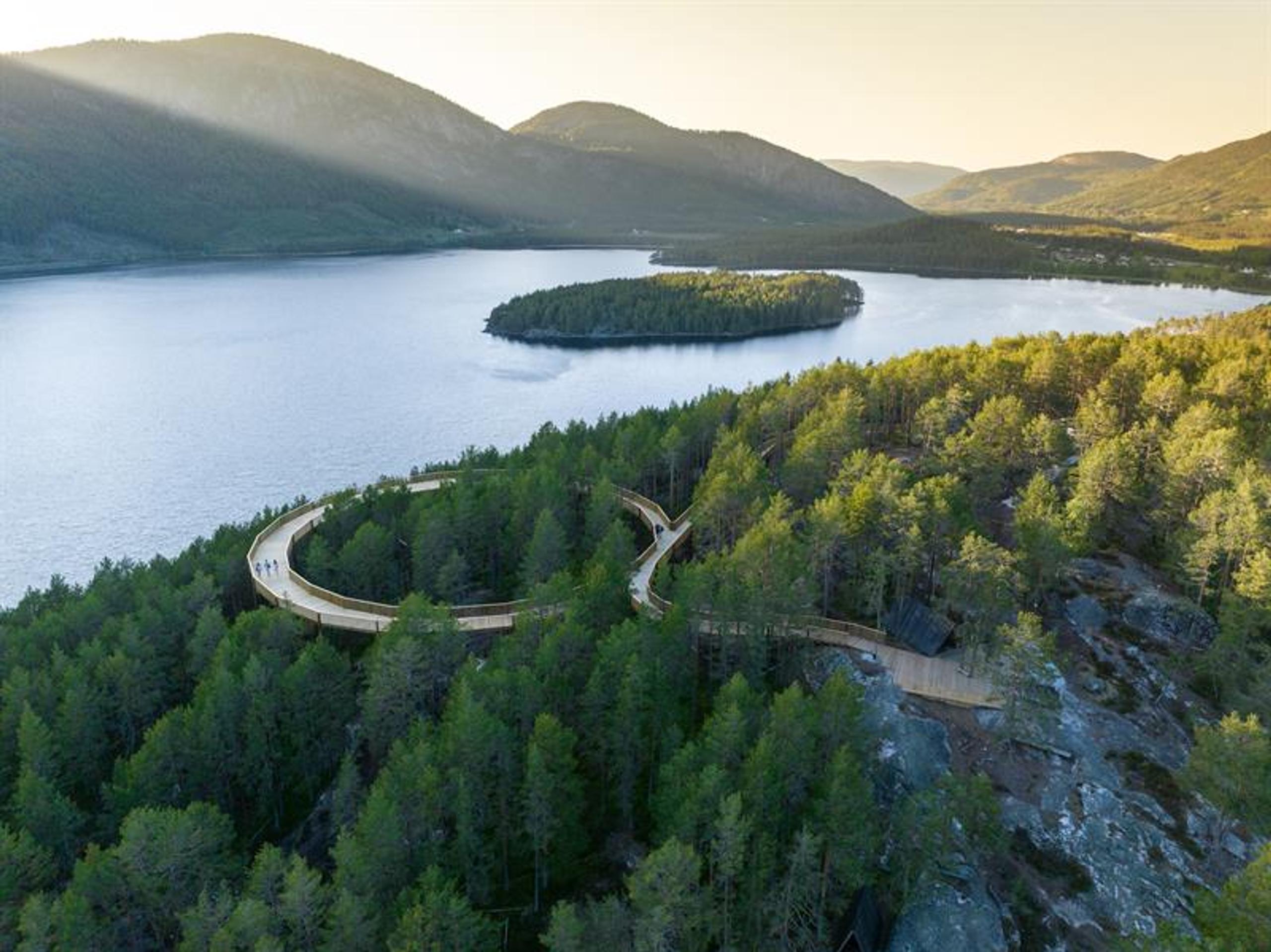 utsiktssirkel til tretoppveien på toppen av Hamaren