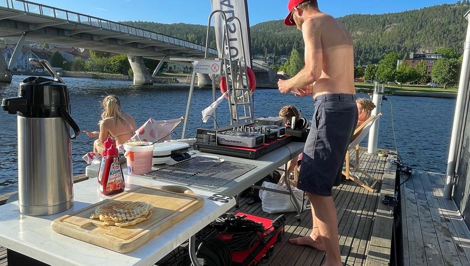 Vafler og DJ ved Ælvebadstua