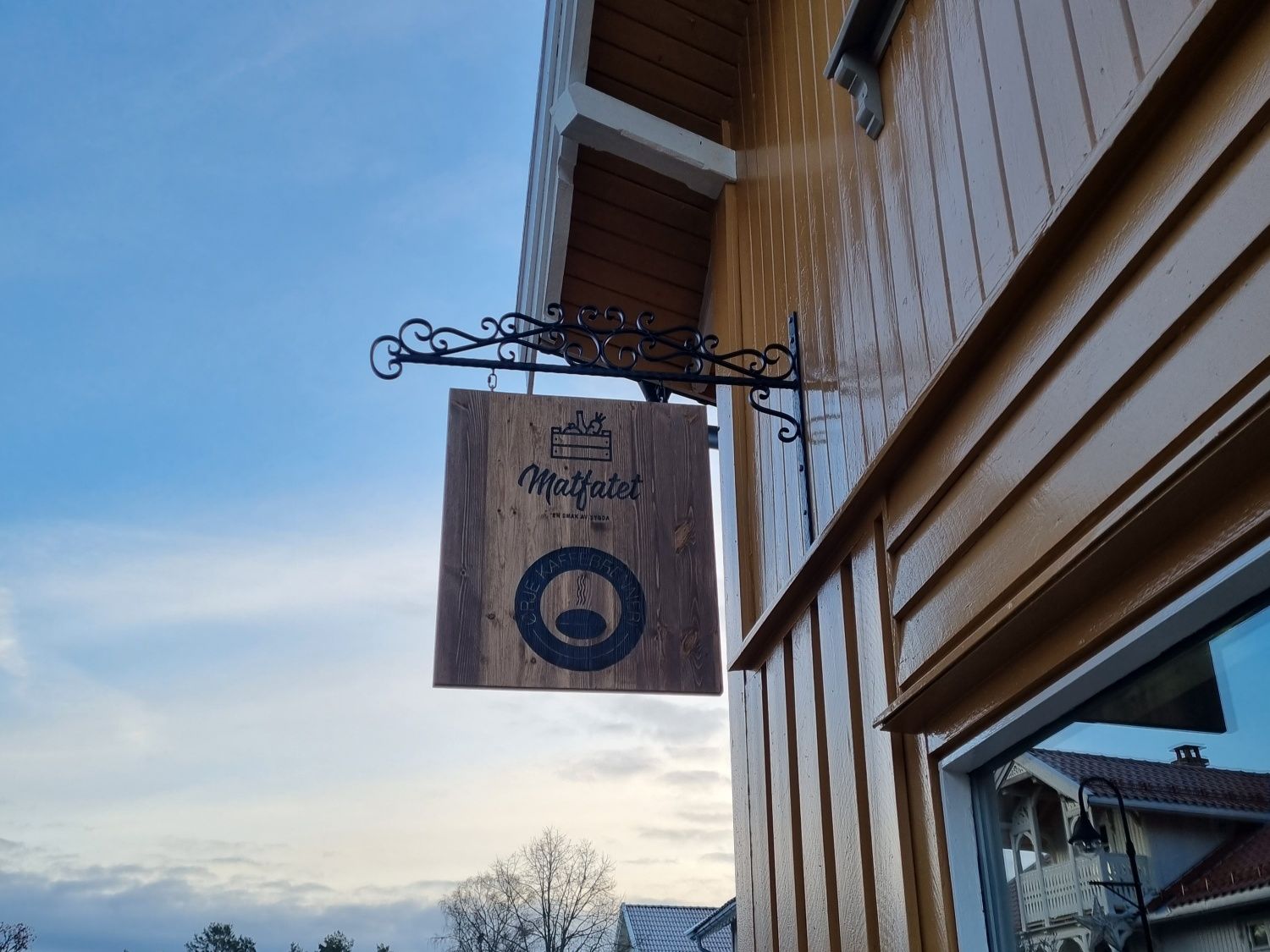 Hengende Matfatet Ørje Logo