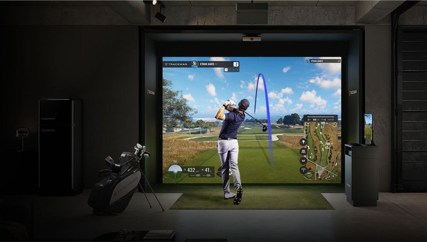 man playing golf at Bygolf Skien