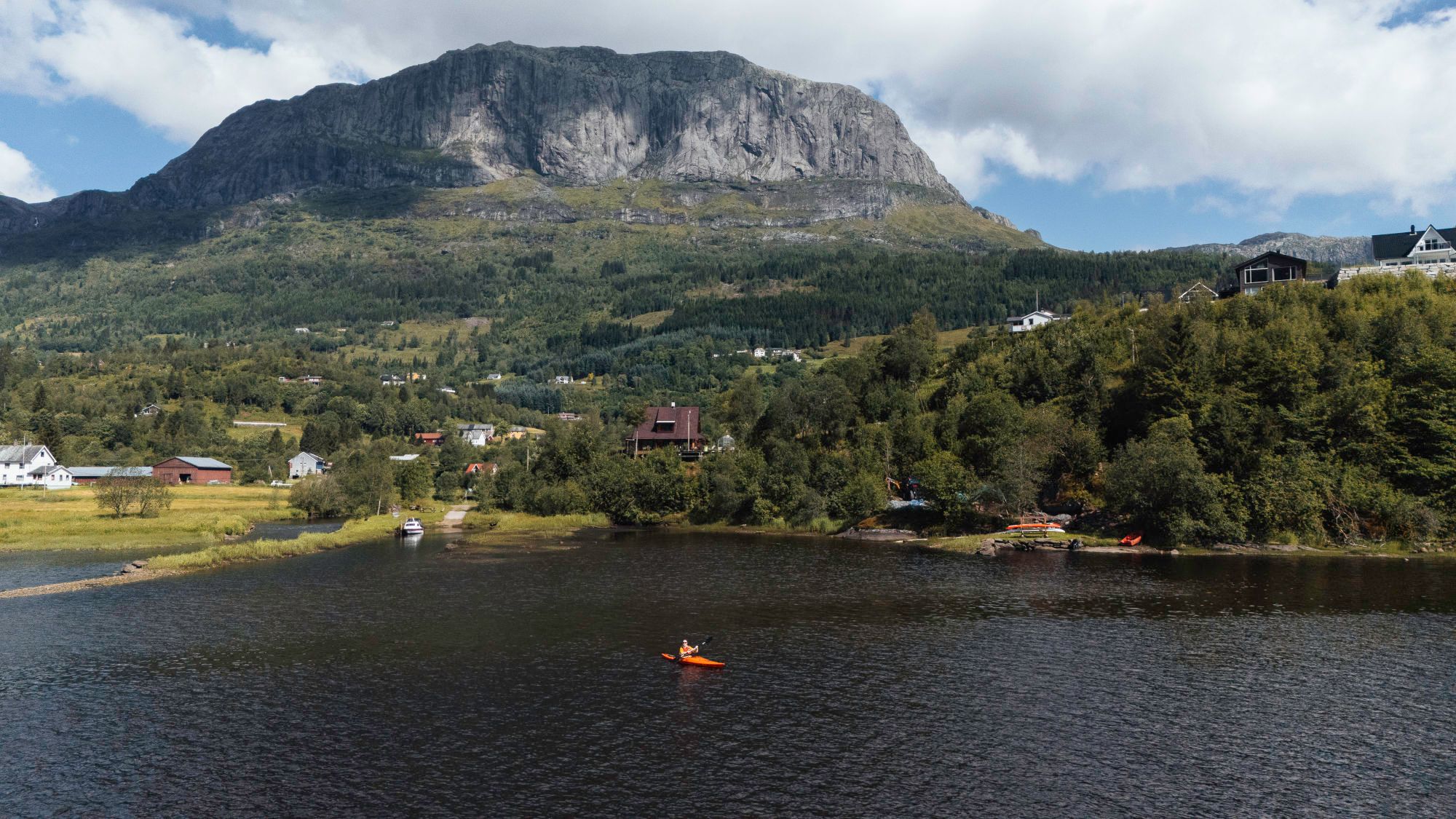 Paddle through the beautiful Dalsfjorden
