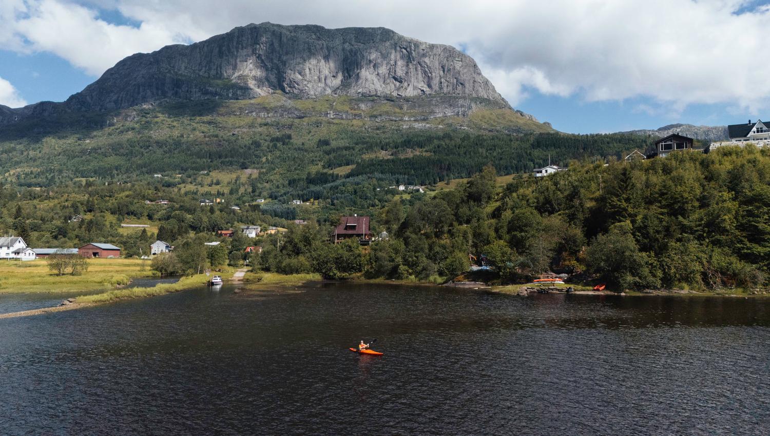 Paddle through the beautiful Dalsfjorden