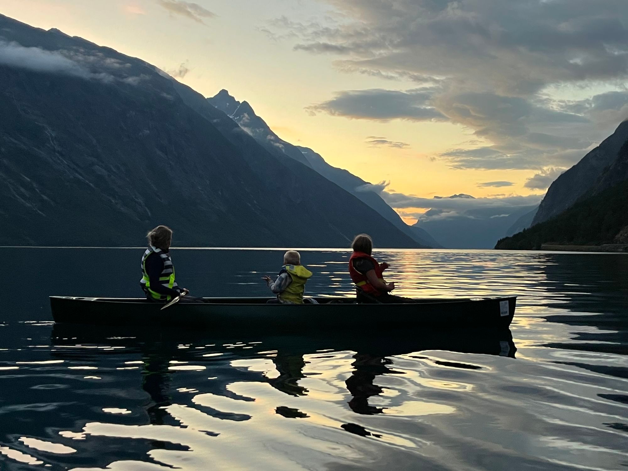 Kano på Eikesdalsvatnet