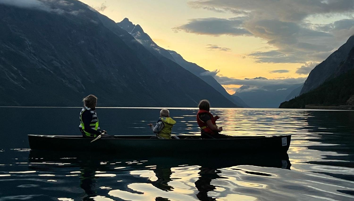 Kano på Eikesdalsvatnet
