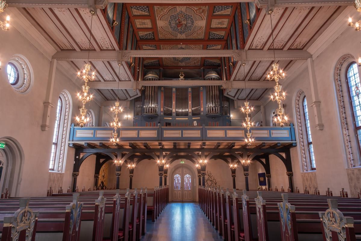 Inne i Hamar Domkirke
