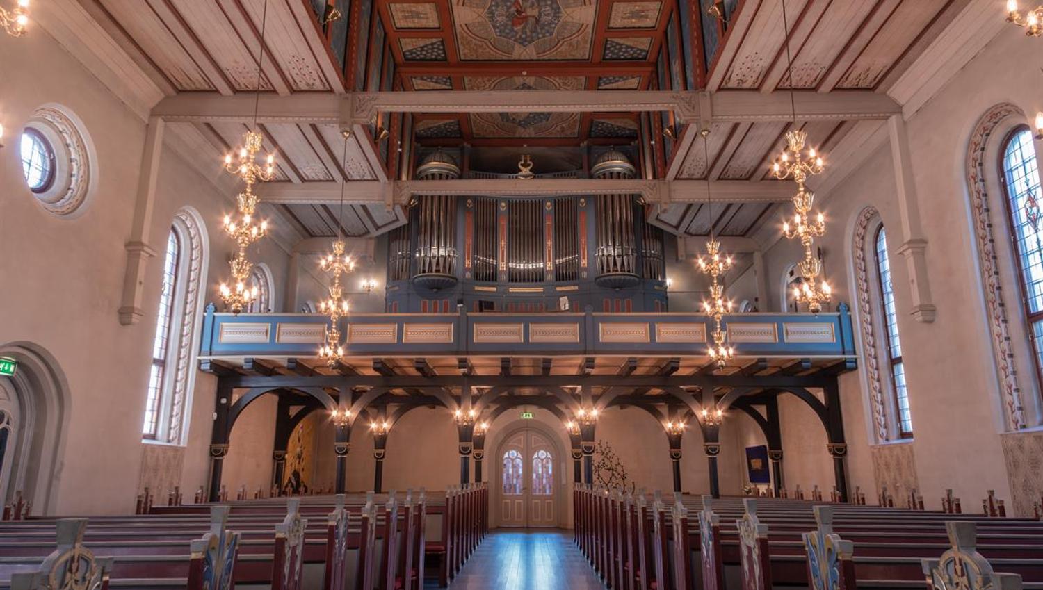 Inne i Hamar Domkirke