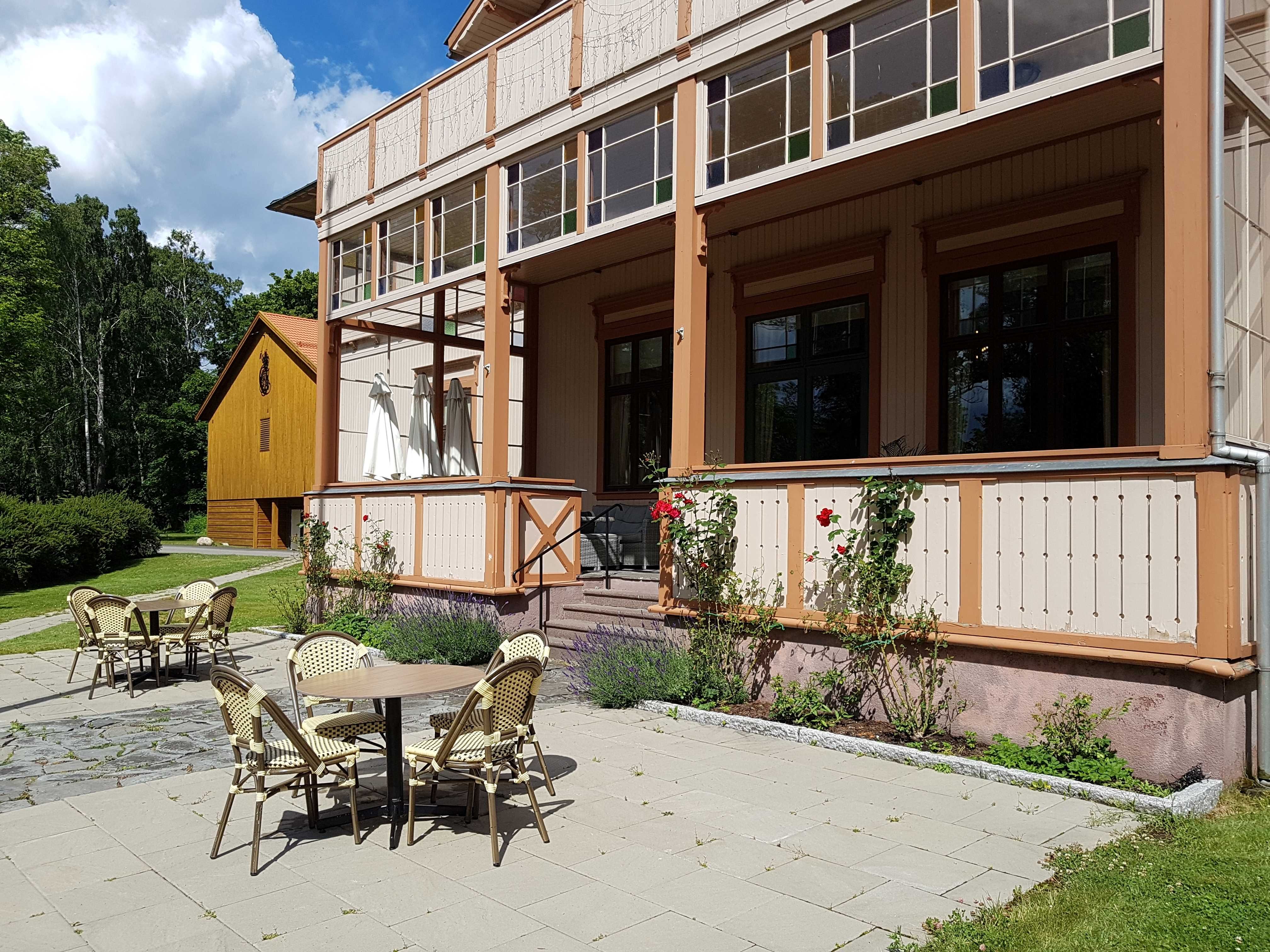 Façade outdoor area of ​​the main living room