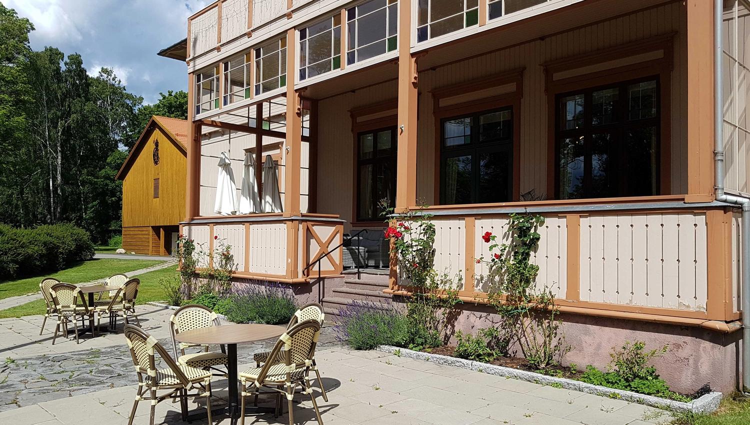 Façade outdoor area of the main living room