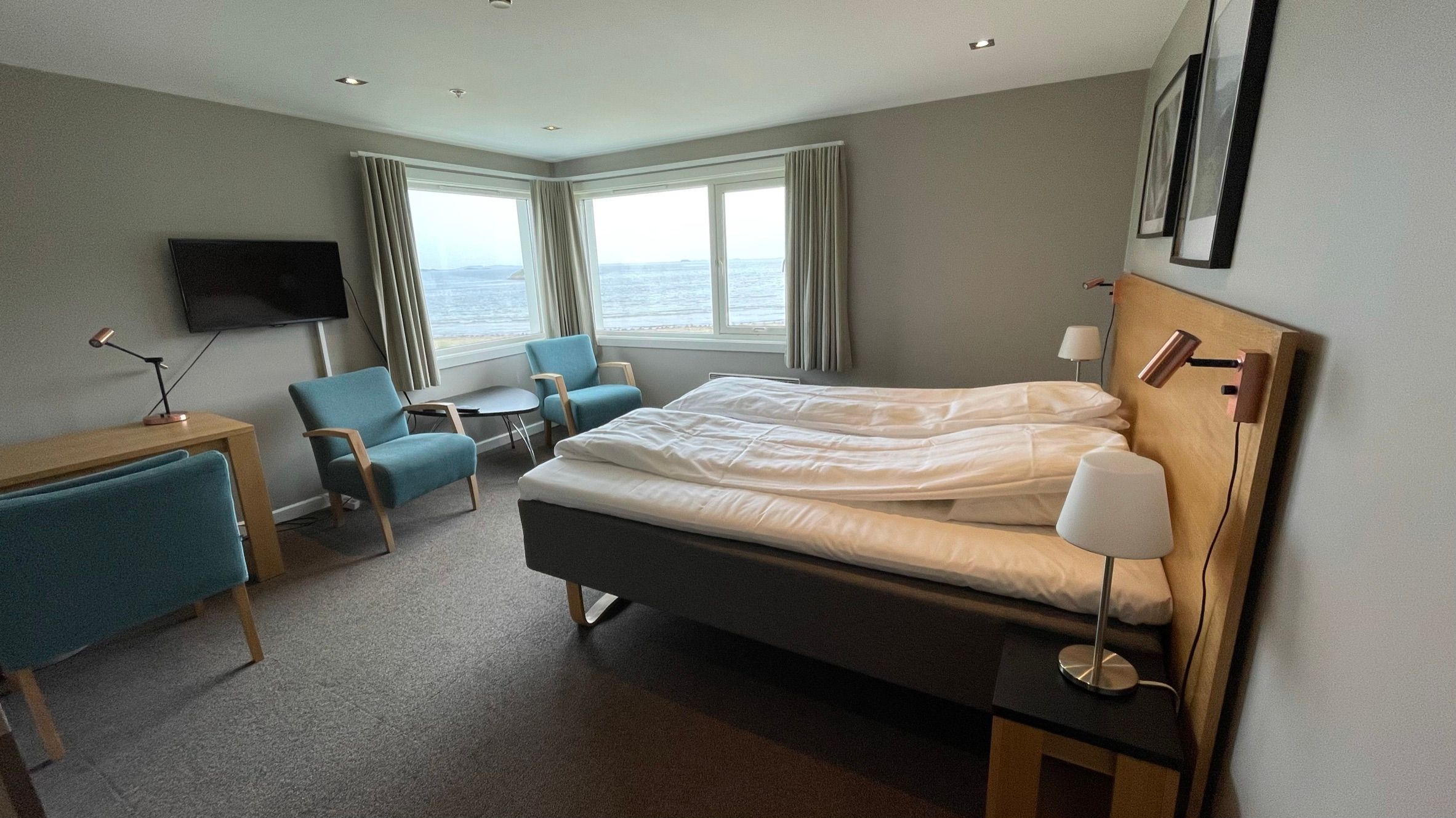 One of many nice hotel rooms with a view to the ocean at Ventilene Viste Strandhotell