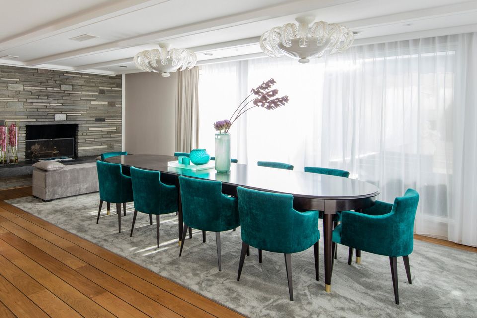 Penthouse Terrace Suite - long table with ten chairs