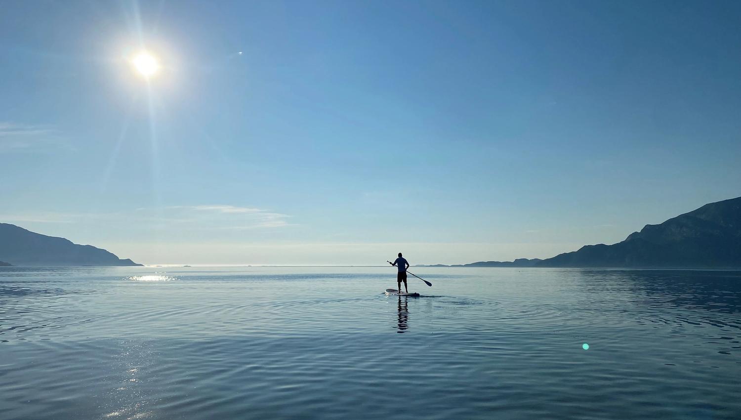 Person doing stand-up paddle in Grøtfjord