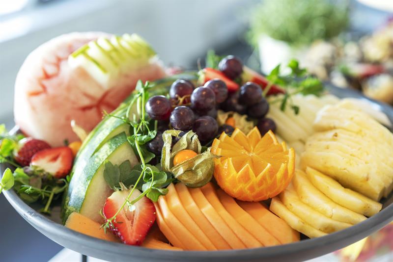 fat med oppskåret frukt