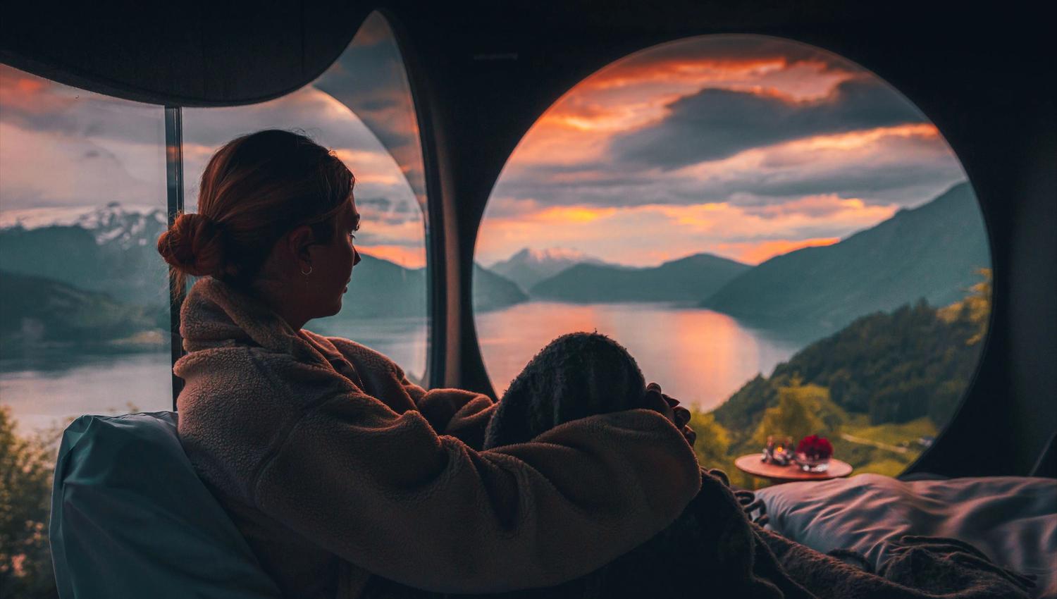 Stunning panoramic view from the Birdbox cabin at Skaara Living on Lotsberg in Nordfjord, surrounded by mountains and fjord landscape.