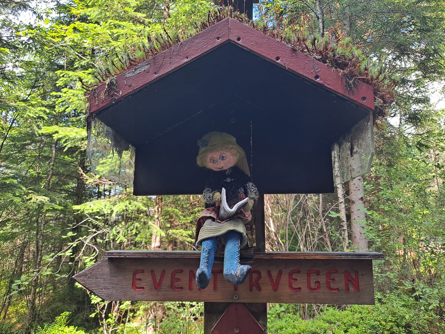 Ein av figurane ved inngangen til Eventyrskogen