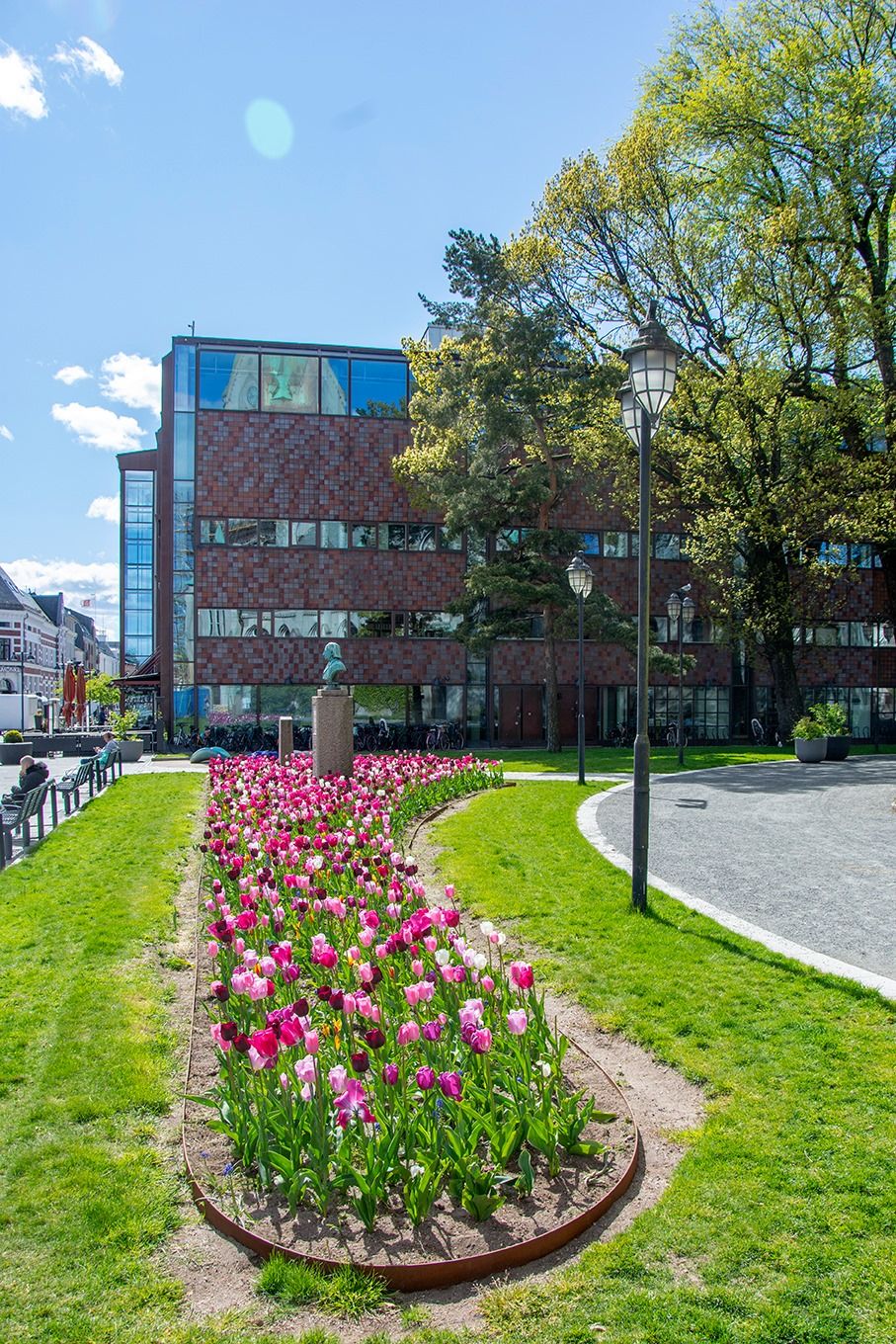 Kristiansand folkebibliotek fra kirka