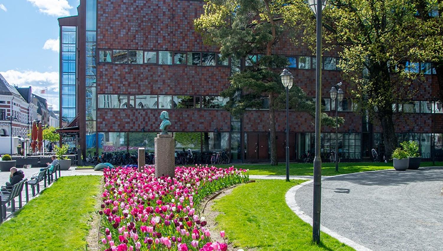 Kristiansand folkebibliotek fra kirka