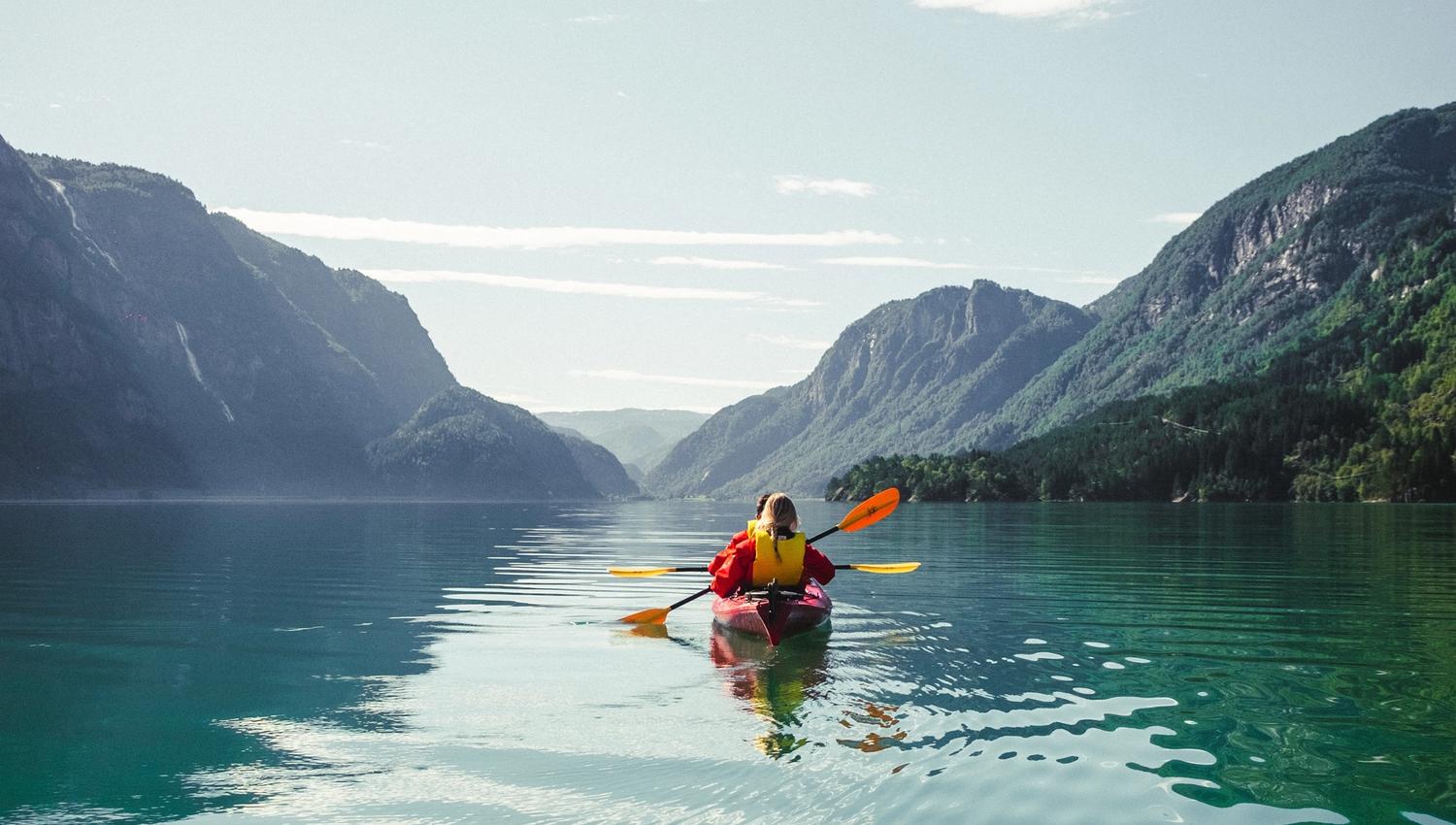 Kaykaing on Sandvinsvatnet lake.