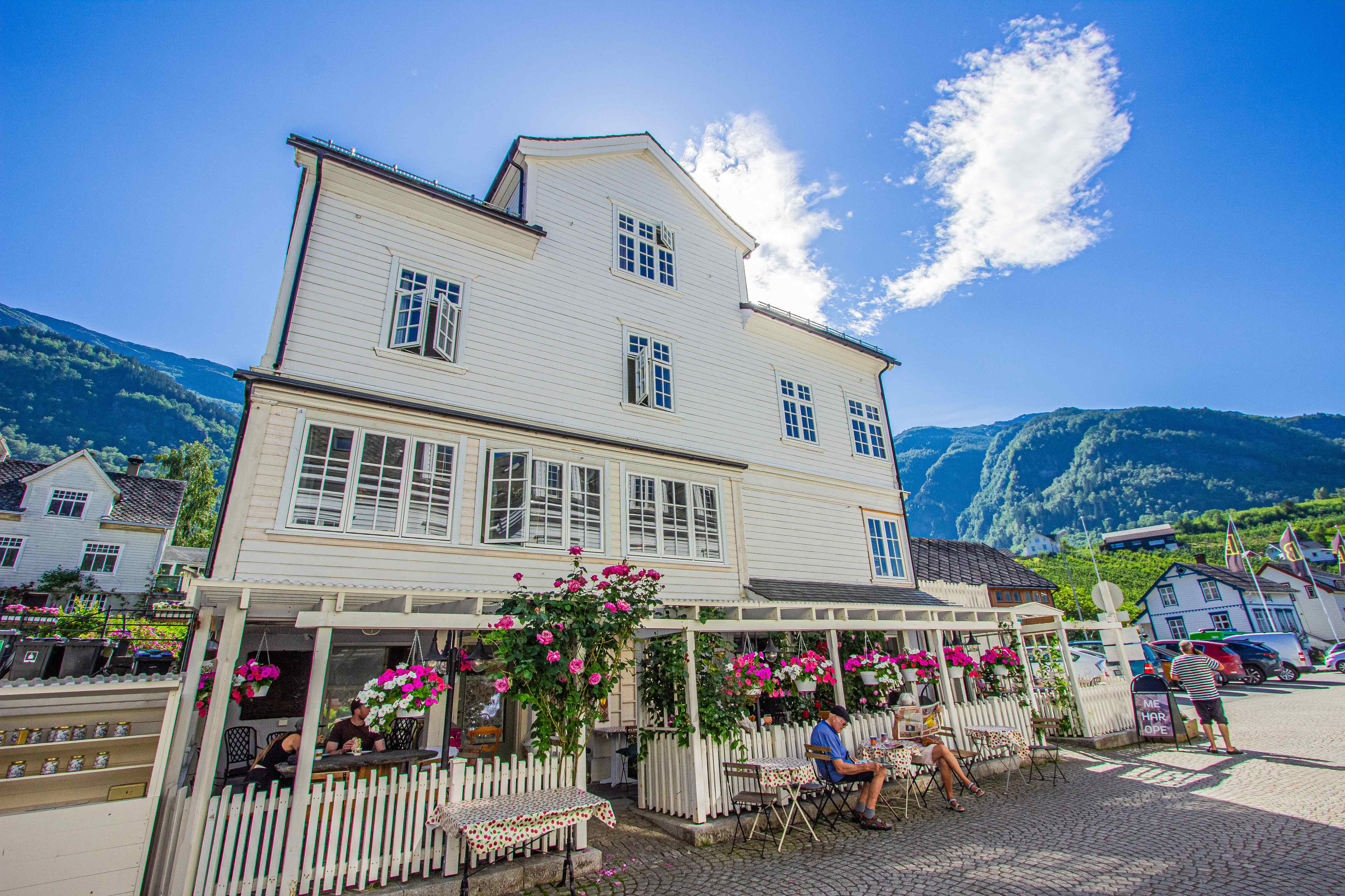 Cozy ambiance with the aroma of freshly baked bread and buns at Fløy bakeri 
