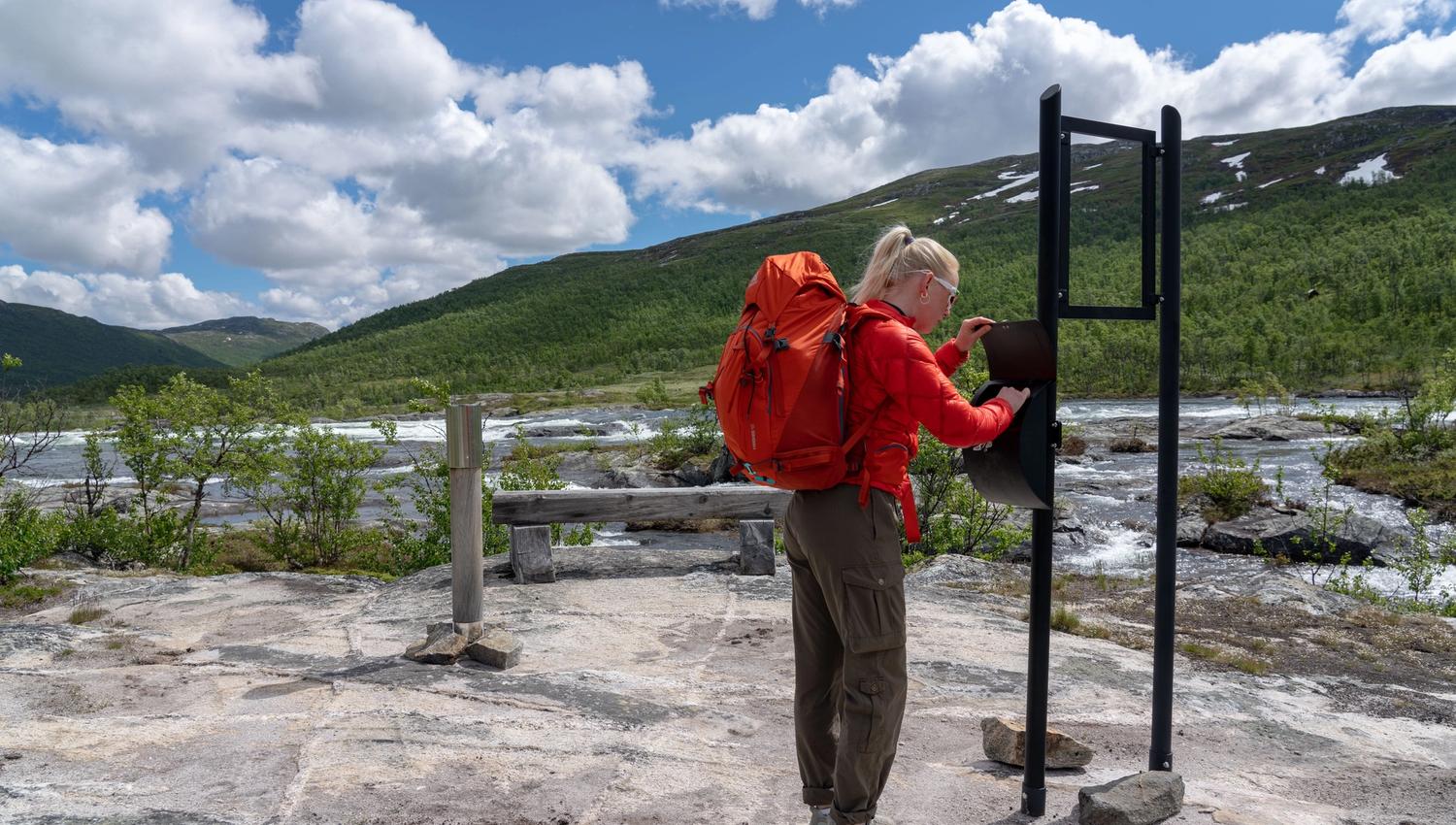 Flott rundtur kaldt Kvennavegen finner du inne på Mogen. Kombiner tur med MB Fjellvåken II med en flott fottur.