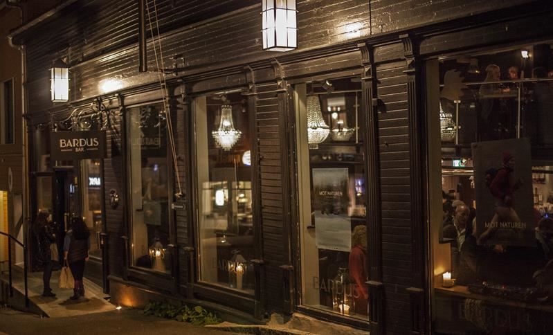 Exterior of Bardus Bar in central Tromsø in the evening.