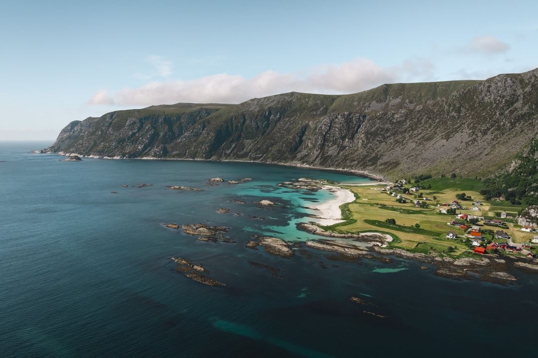 Dronefoto over Grotlesanden i Bremanger.