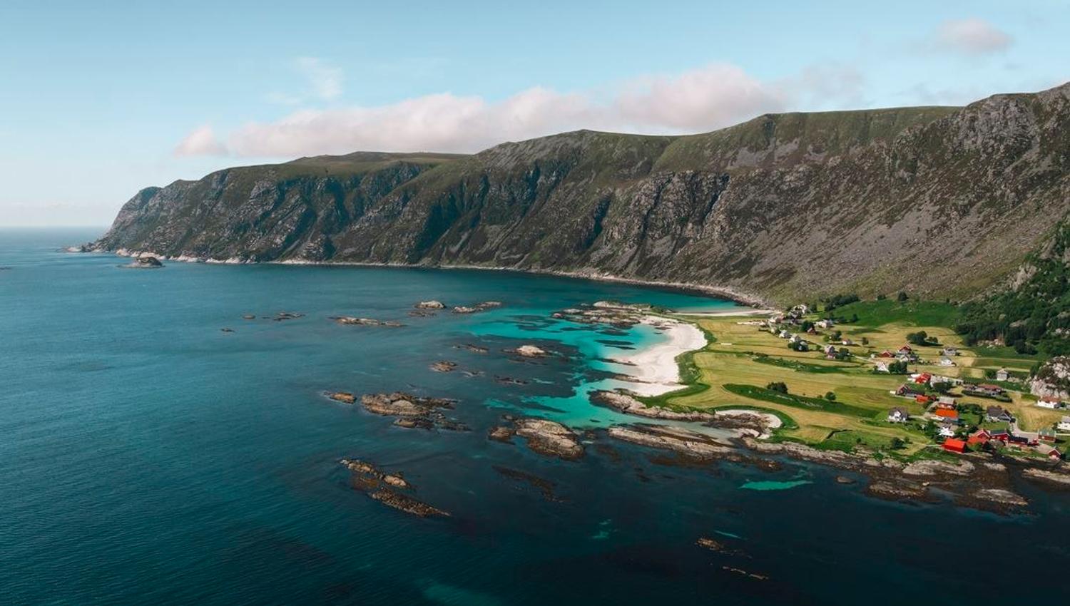 Dronefoto over Grotlesanden i Bremanger.