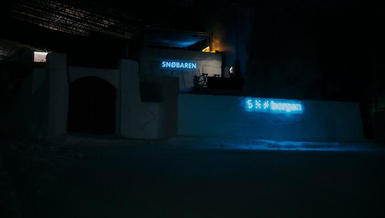 The SNØcastle and Snøbaren in the dark