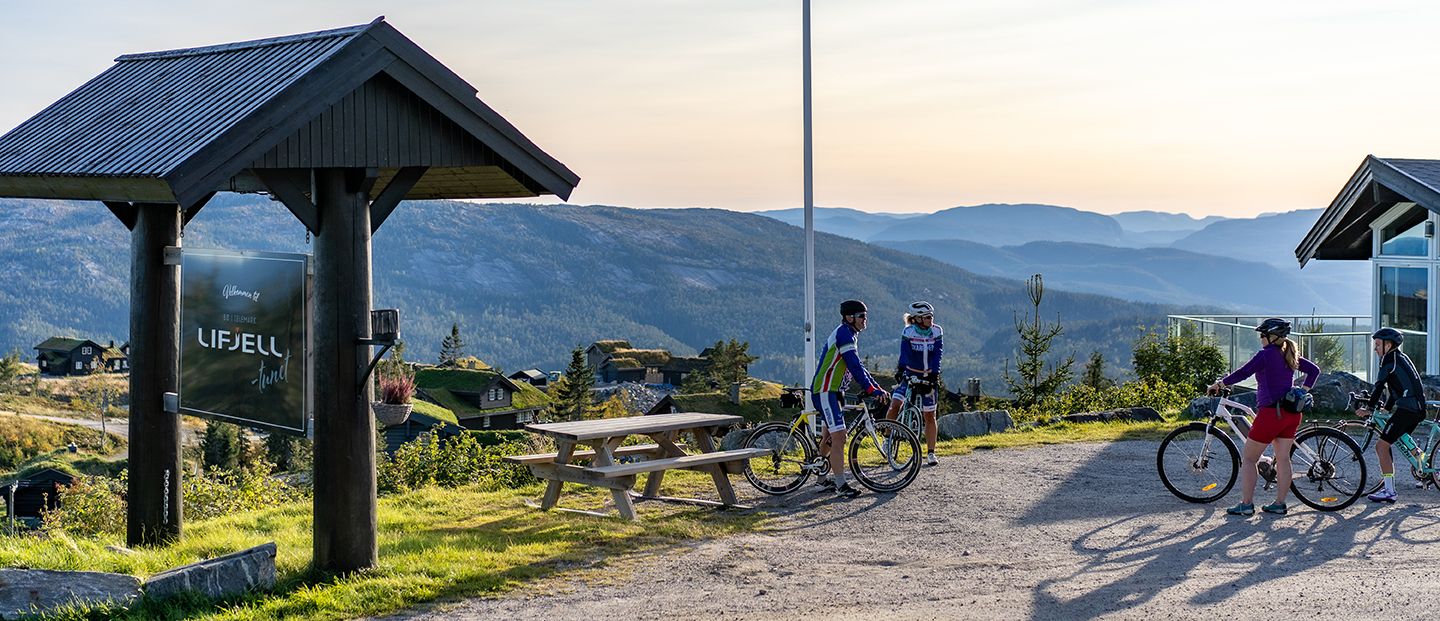 syklister ved Lifjelltunet