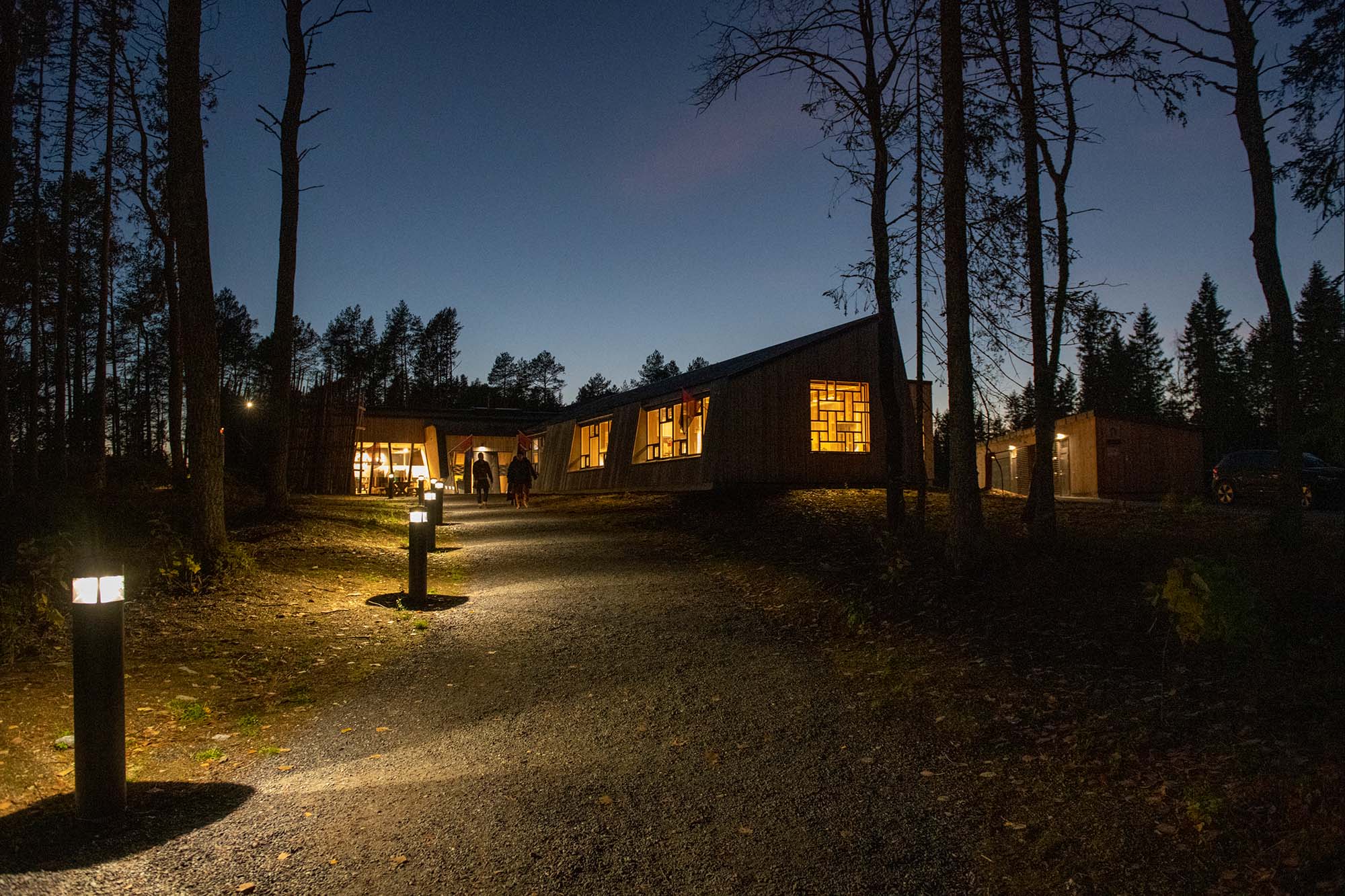 Saemien Sijte - the museums building seen from the outside in the evening.