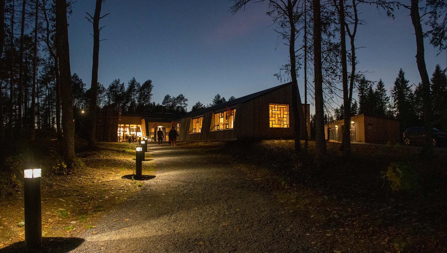 Saemien Sijte - the museums building seen from the outside in the evening.