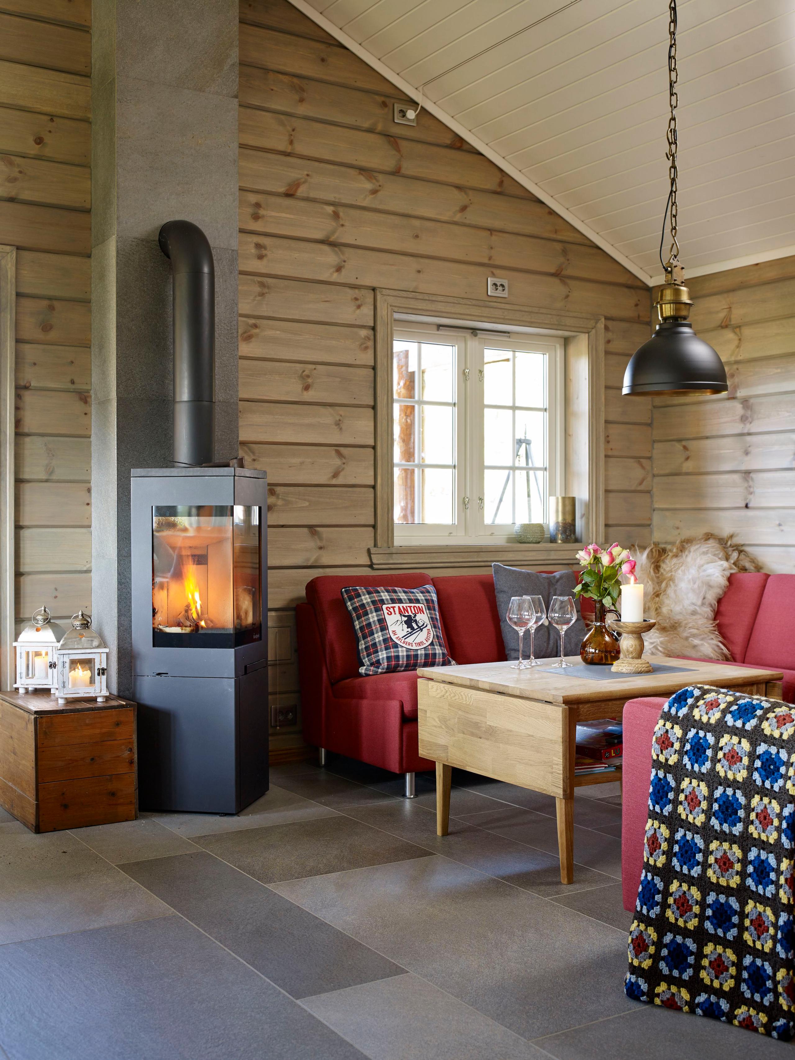 Koseleg stove med vedomn på Furuvins Lodge i Stryn.