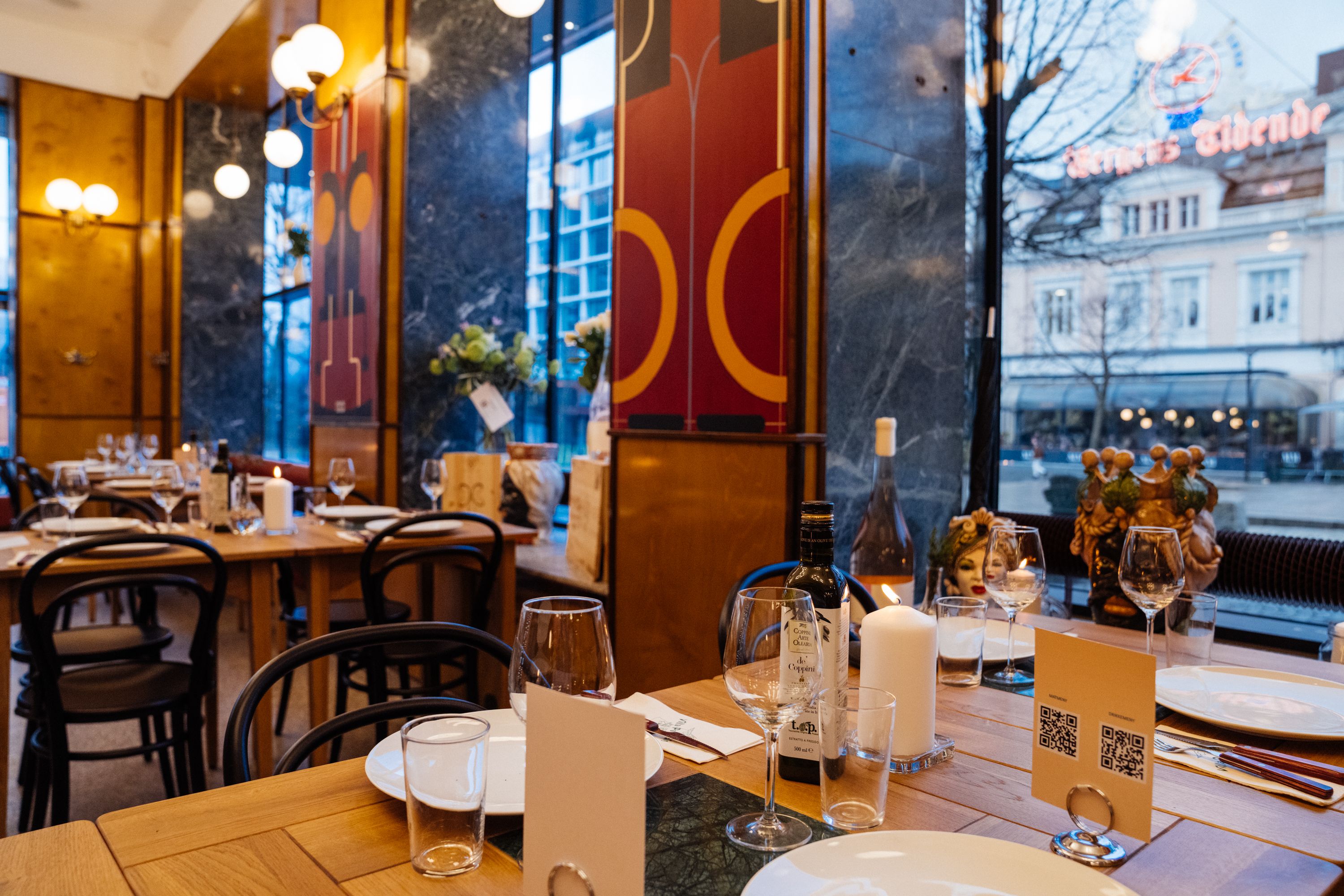 Centrally located in the town square Torgalmenningen