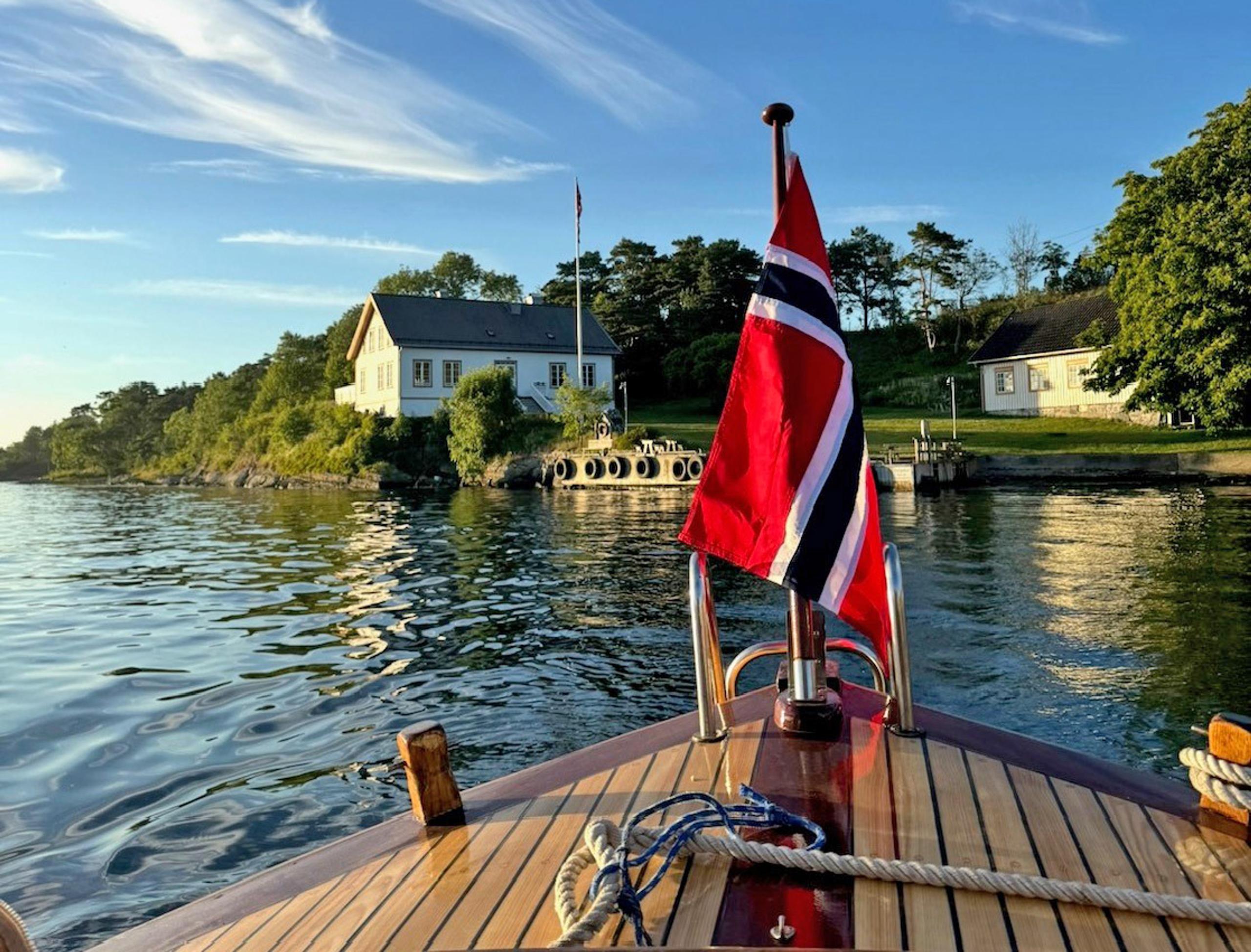 Langøya hovedgård sett fra båten