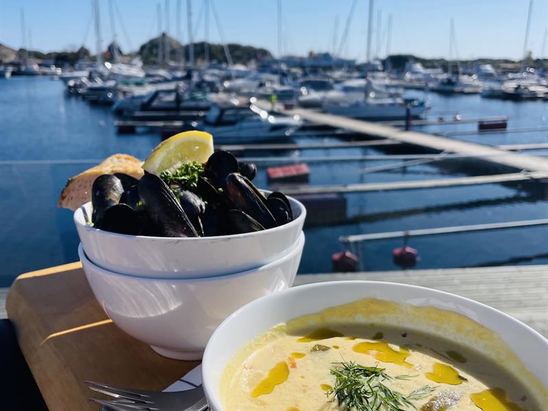 Fish soup and mussels