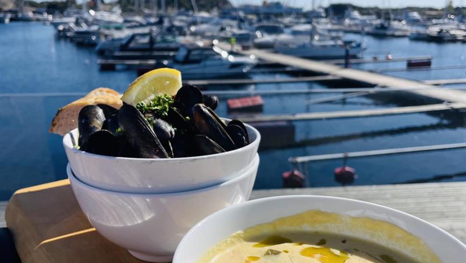 Fish soup and mussels