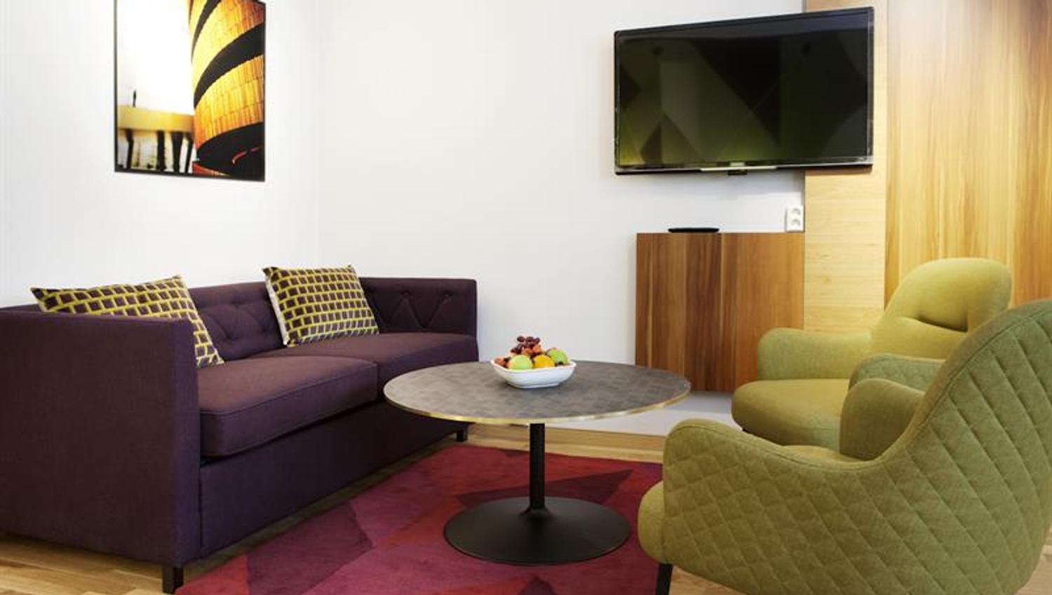 lounge area with a TV
