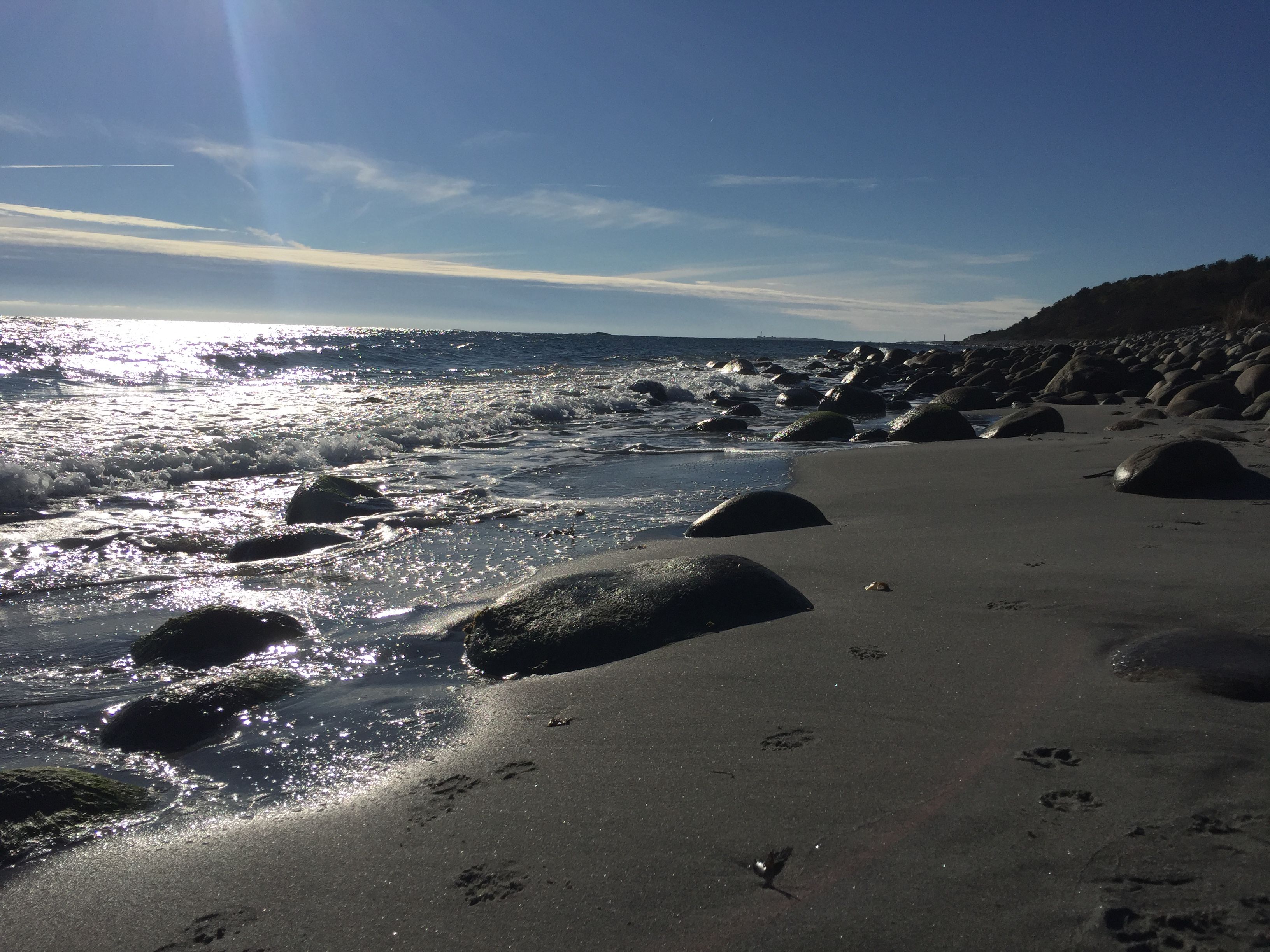 Sandstrand bei Spornes, kommt und geht mit Ebbe und Flut.
