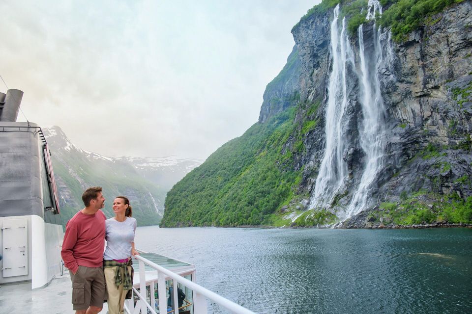 Geirangerfjord_onboard_MS_Polarlys_HGR_115928_1920_Photo_Agurtxane_Concellon - Ida Øyen