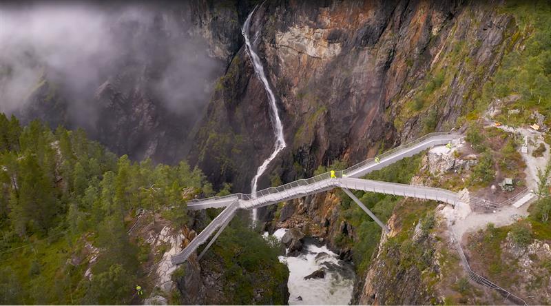 The metal bridge built over the Vøringsfoss