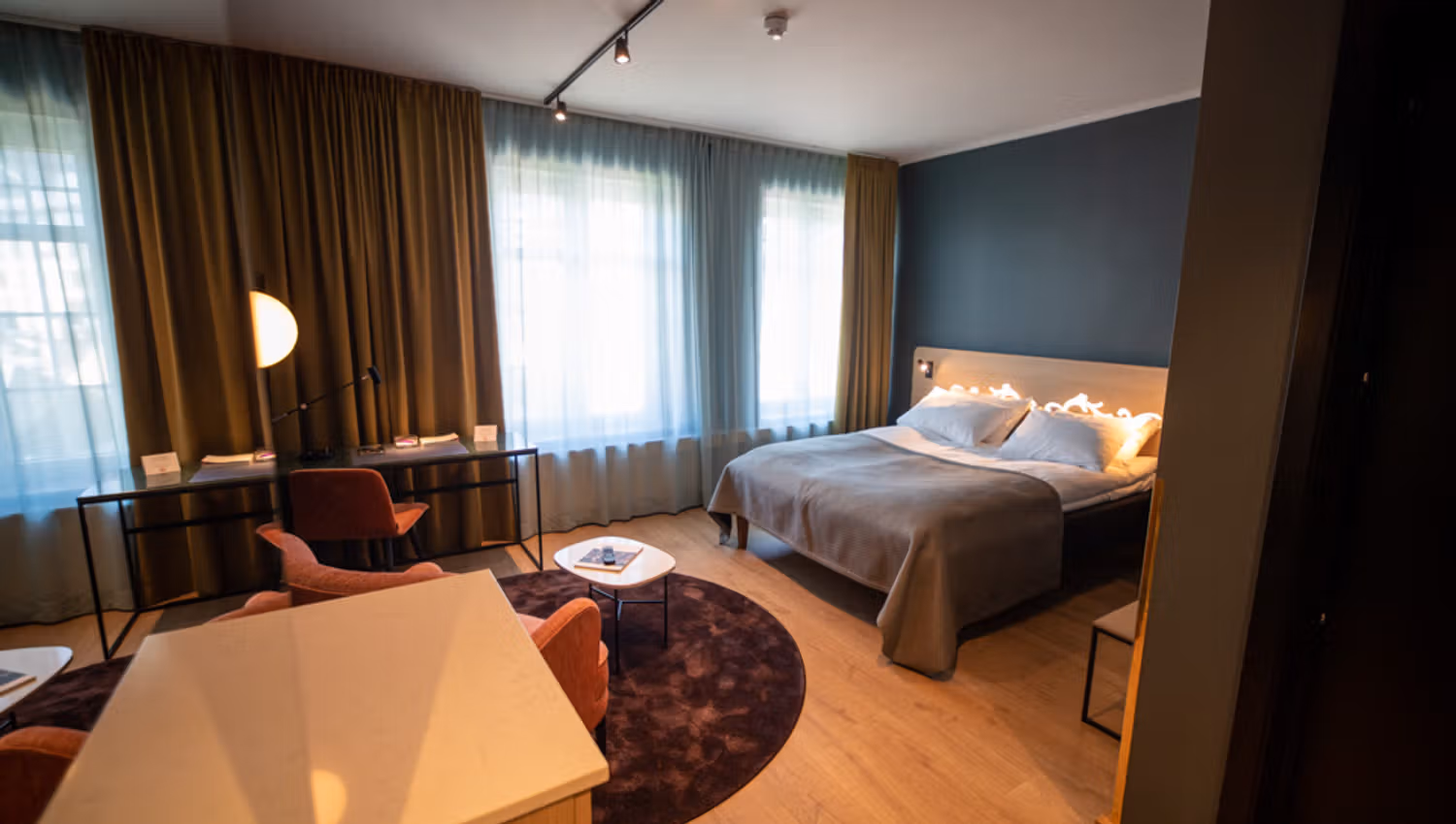 Gjesterom med dobbeltseng. Hotell Bondeheimen, Oslo. Foto.