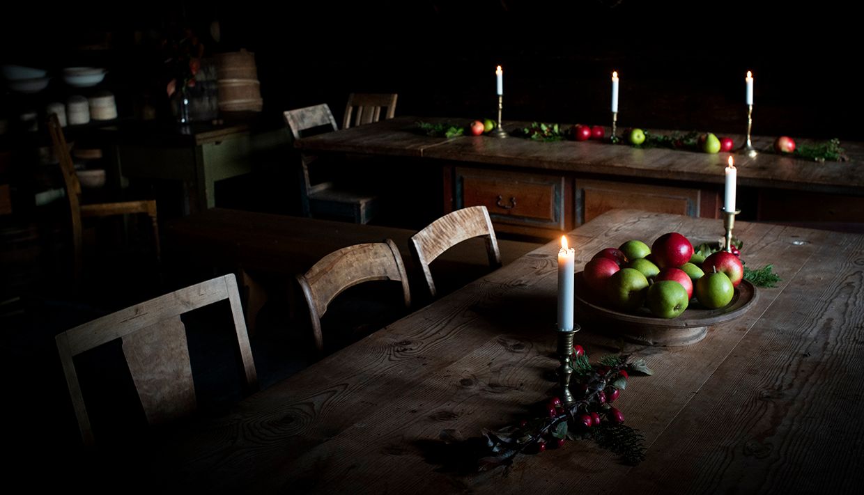 Cozy interior with apples and candles at Helleland Gard.
