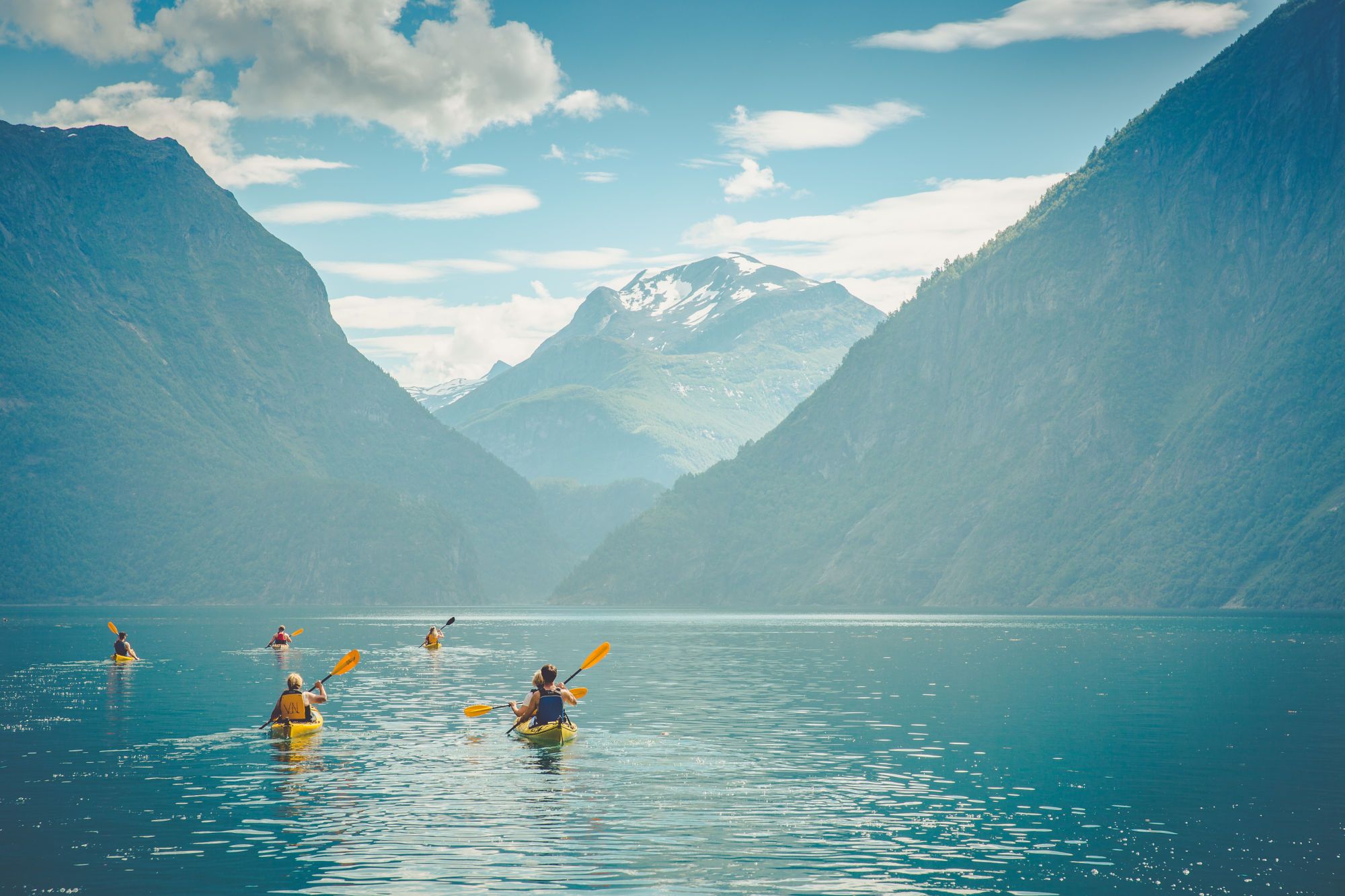 Padling på stille fjord frå Valldal mot Tafjord