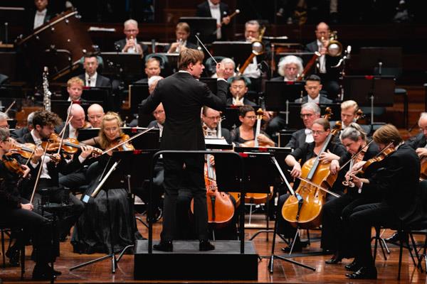 Oslo-Filharmonien på scenen