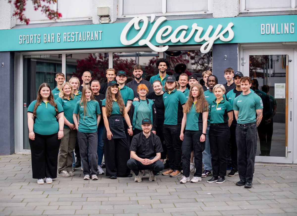 employees at O'Learys in Skien