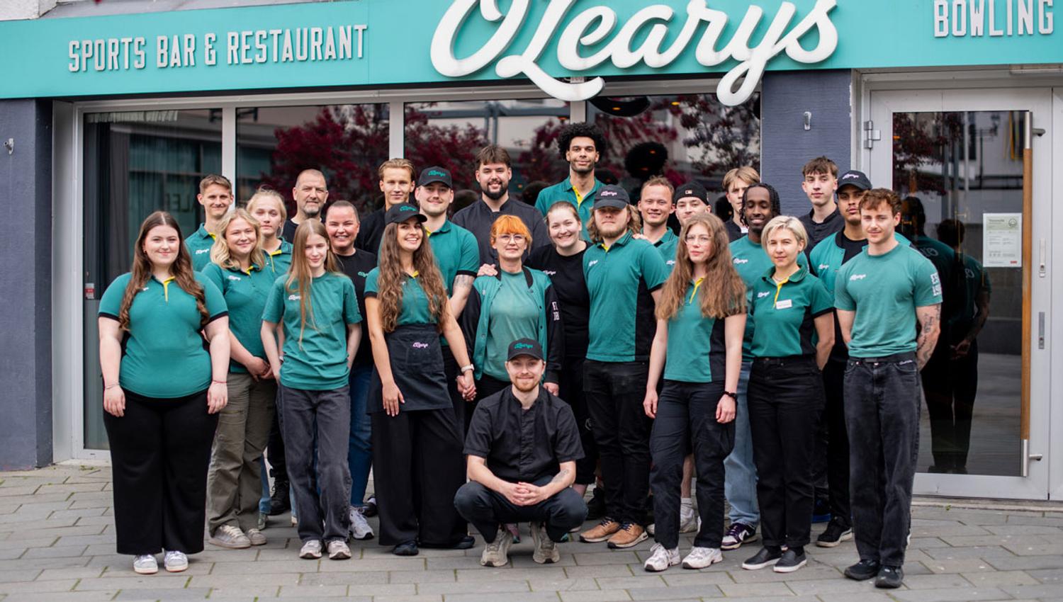 employees at O'Learys in Skien