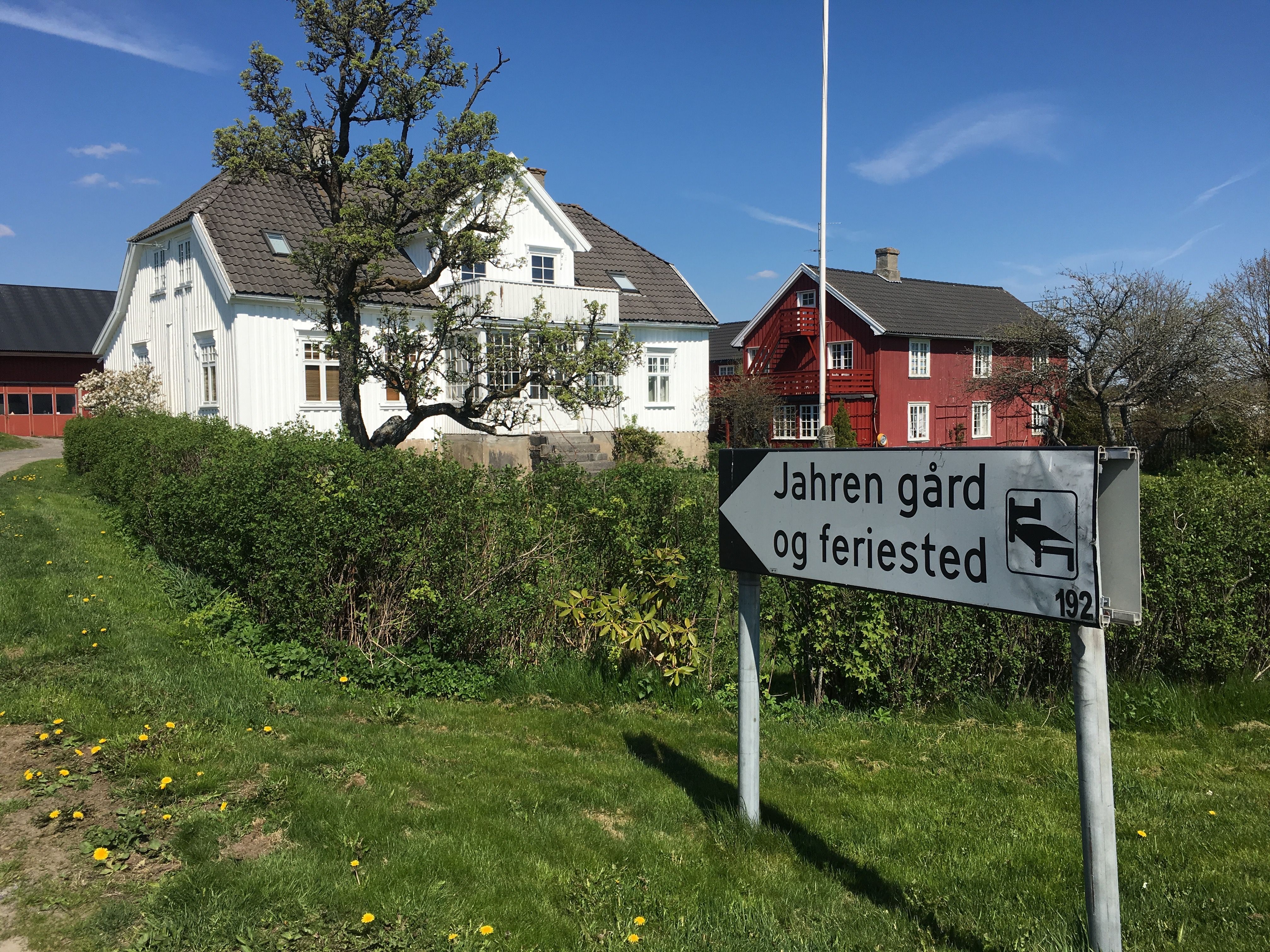 Sign points to the farm