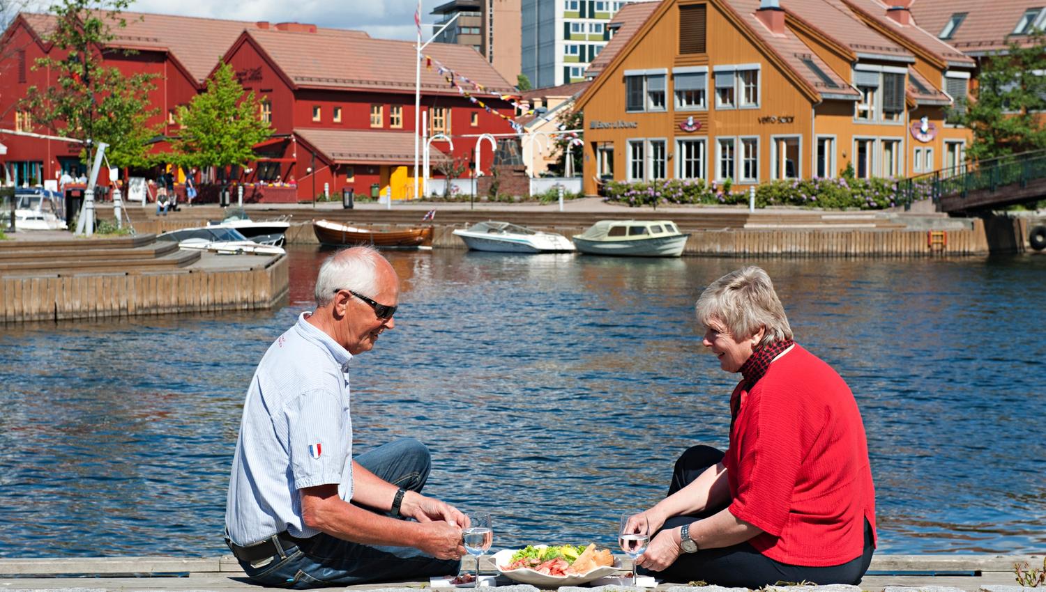 Romantisk par på Fiskebrygga